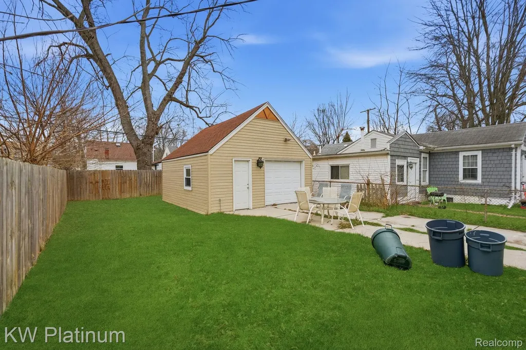 20919 Hollywood Street Harper Woods City MI 48225