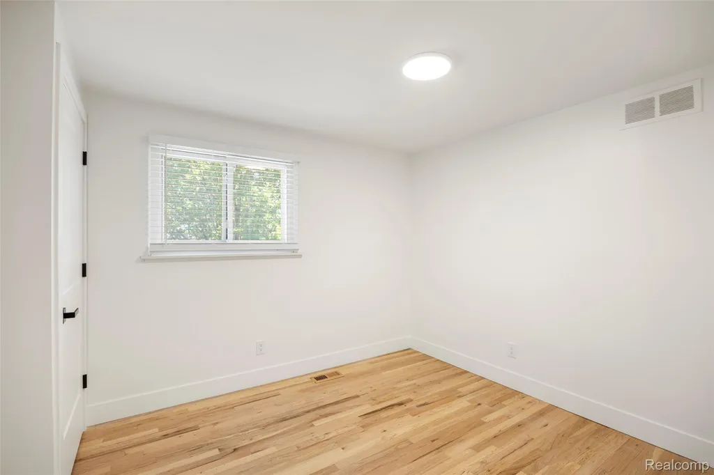 14631 Labelle Street Oak Park City MI 48237
