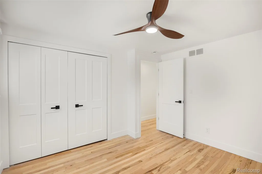 14631 Labelle Street Oak Park City MI 48237