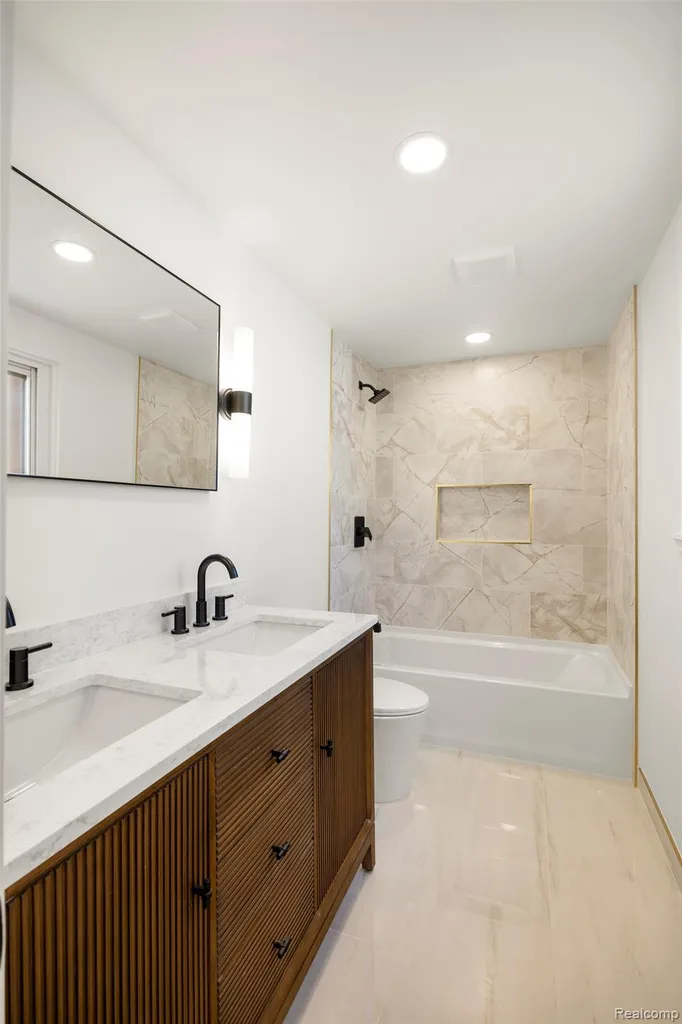 14631 Labelle Street Oak Park City MI 48237