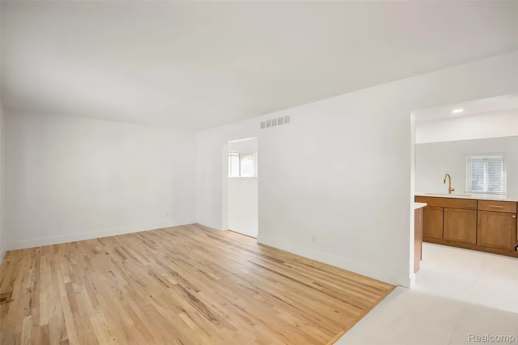 14631 Labelle Street Oak Park City MI 48237
