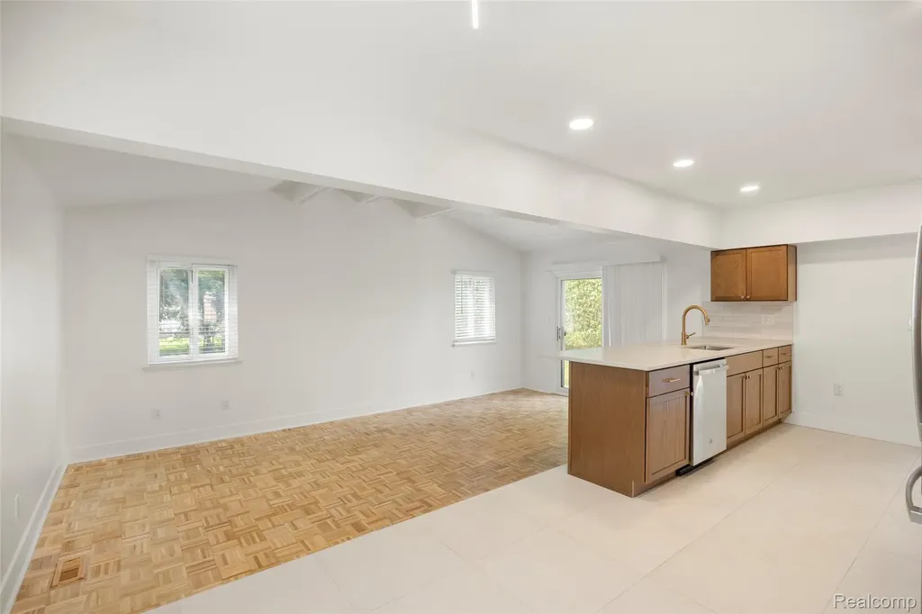 14631 Labelle Street Oak Park City MI 48237