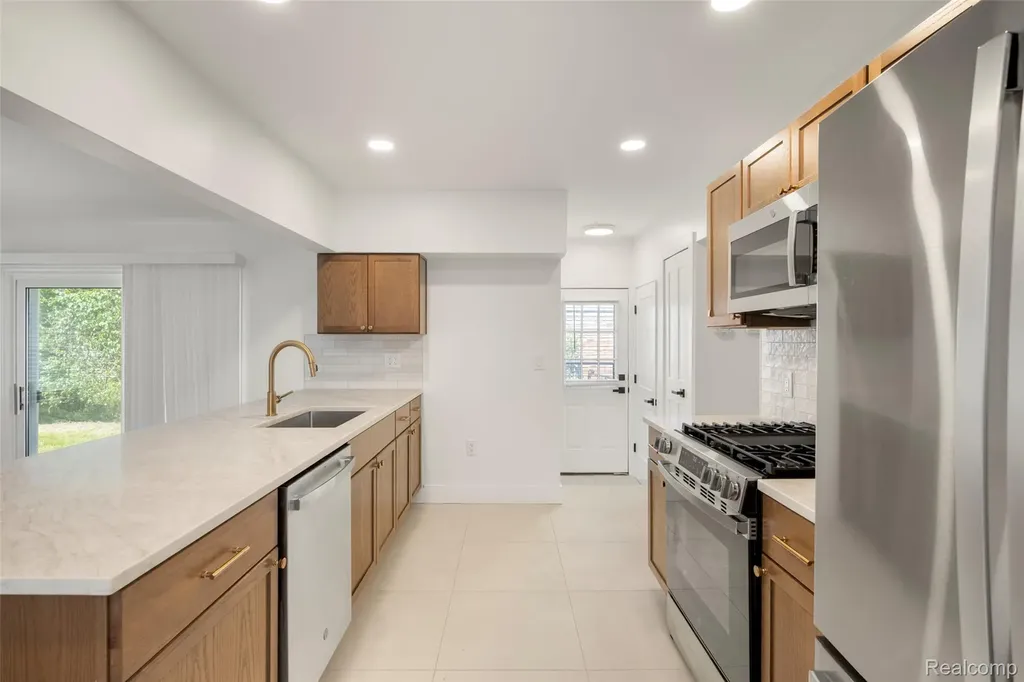 14631 Labelle Street Oak Park City MI 48237