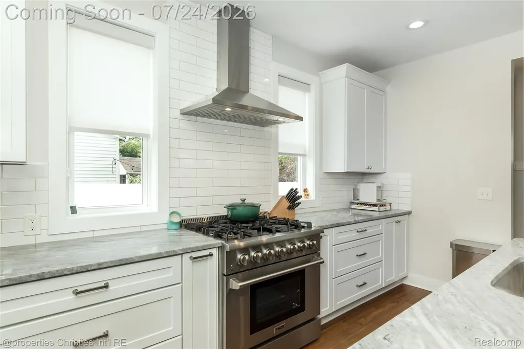 3829 Prairie Avenue Berkley City MI 48072