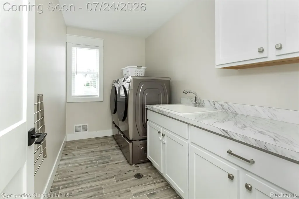 3829 Prairie Avenue Berkley City MI 48072
