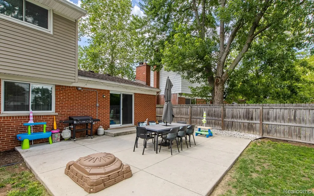 12541 De Cook Drive Sterling Heights City MI 48313
