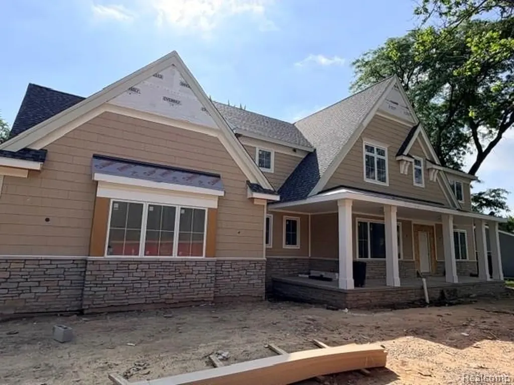 305 Roanoke Drive Bloomfield Charter Township MI 48301
