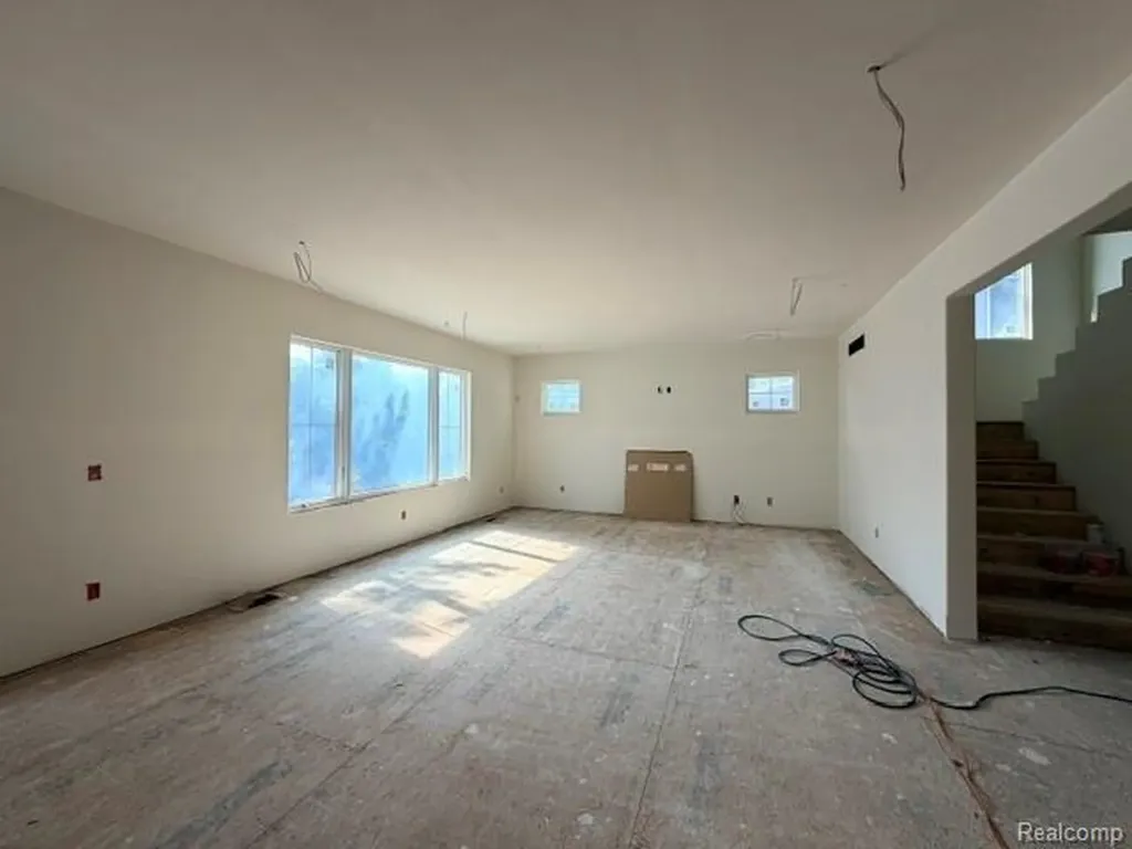 305 Roanoke Drive Bloomfield Charter Township MI 48301
