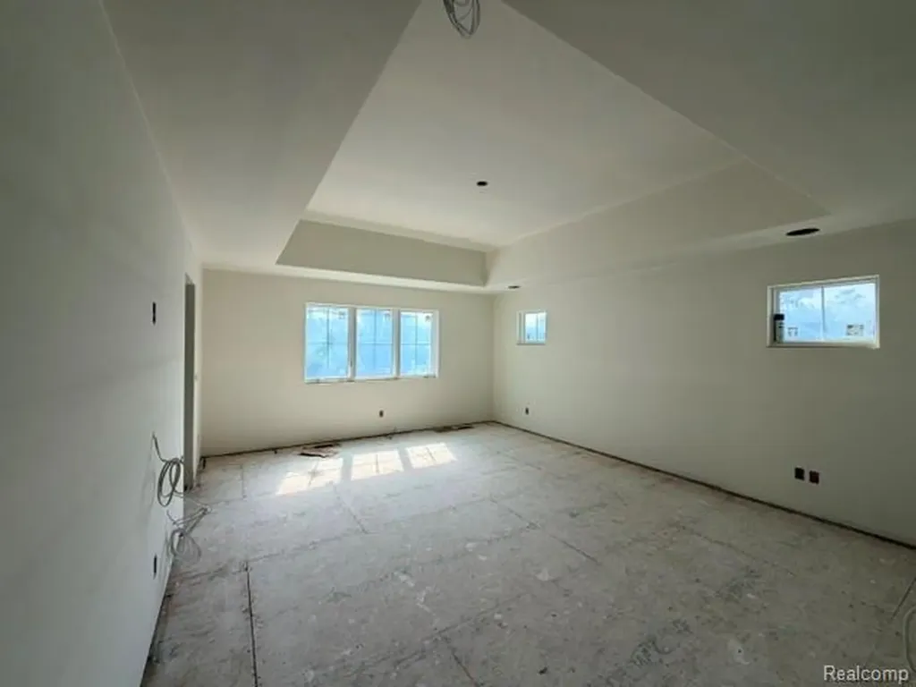 305 Roanoke Drive Bloomfield Charter Township MI 48301