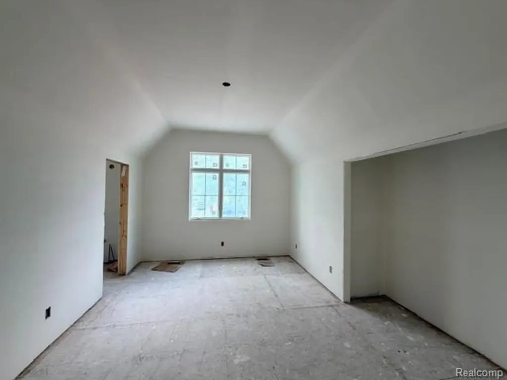 305 Roanoke Drive Bloomfield Charter Township MI 48301