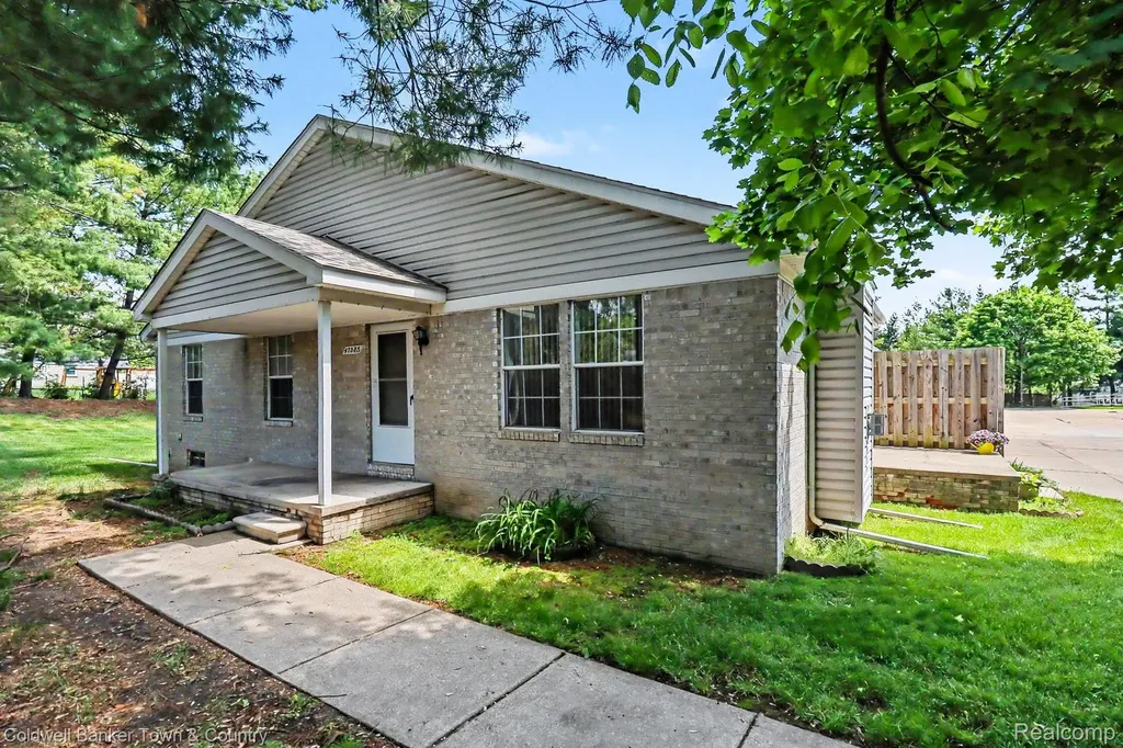 47083 Auburn Court Shelby Charter Township MI 48317
