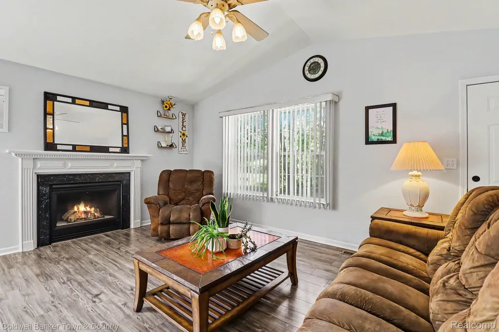 47083 Auburn Court Shelby Charter Township MI 48317