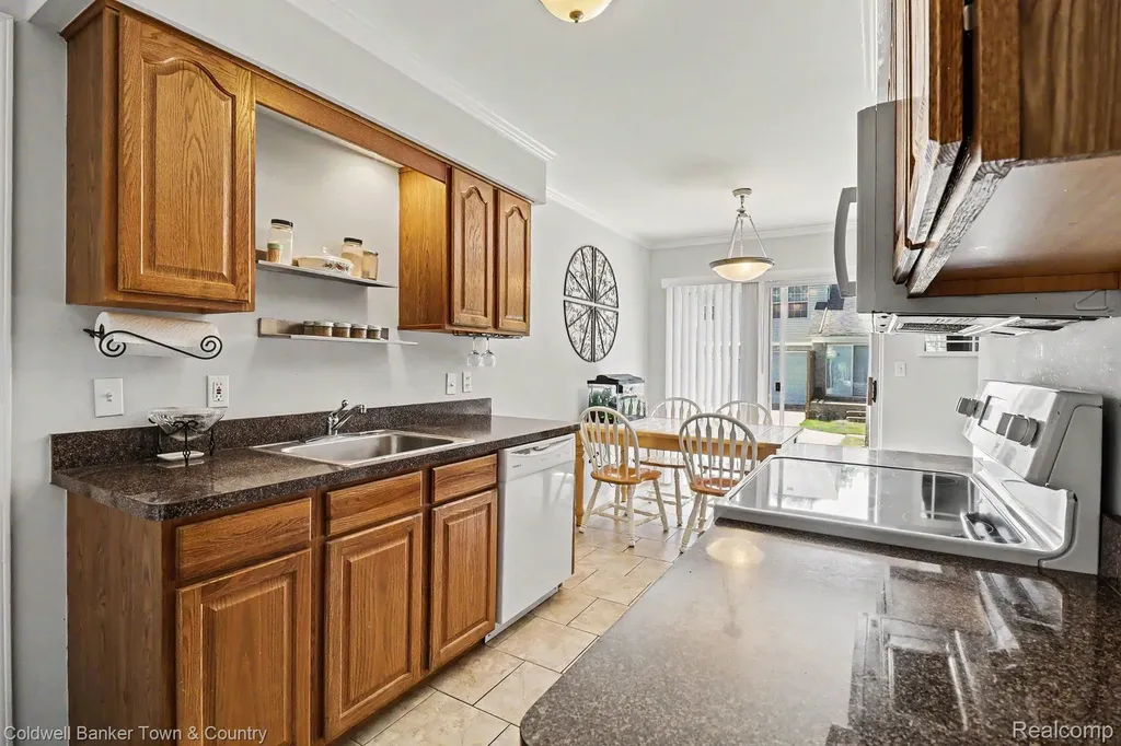 47083 Auburn Court Shelby Charter Township MI 48317