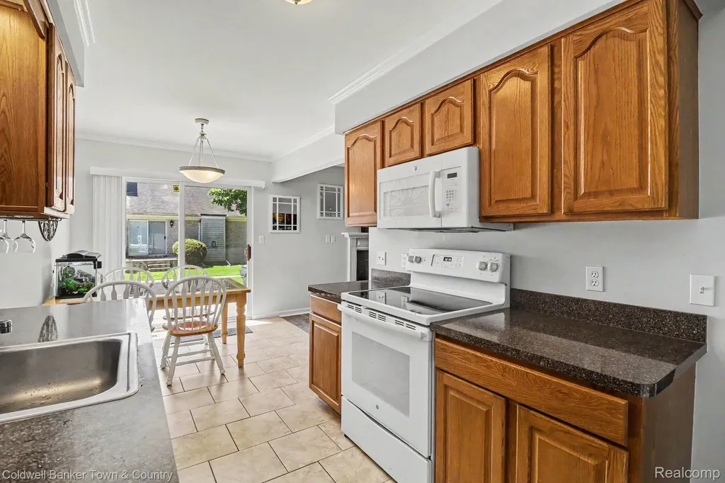 47083 Auburn Court Shelby Charter Township MI 48317