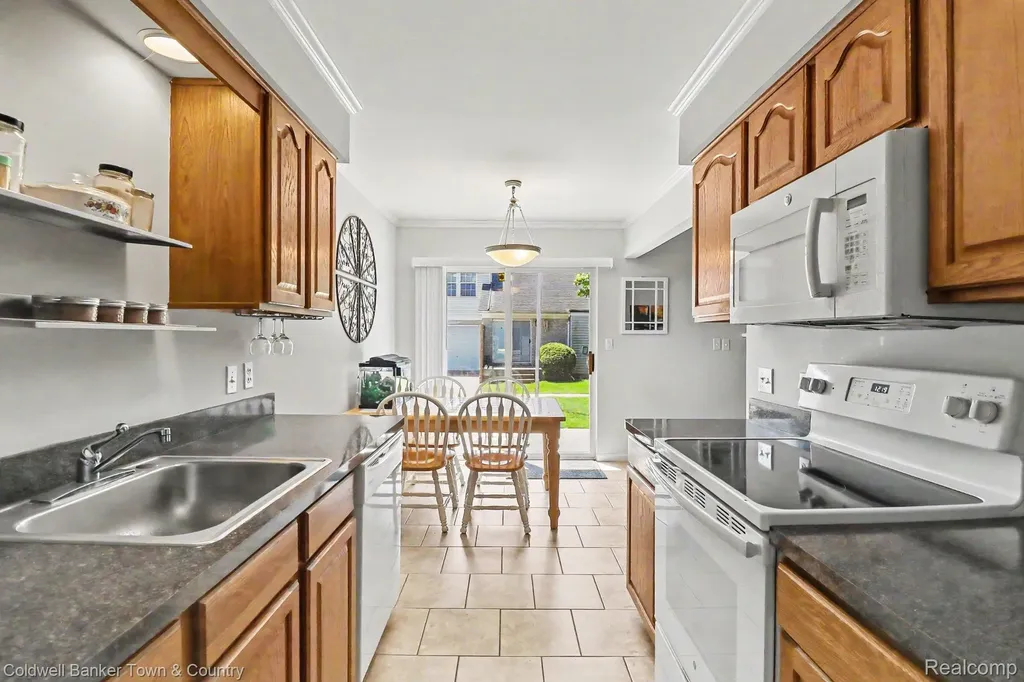 47083 Auburn Court Shelby Charter Township MI 48317