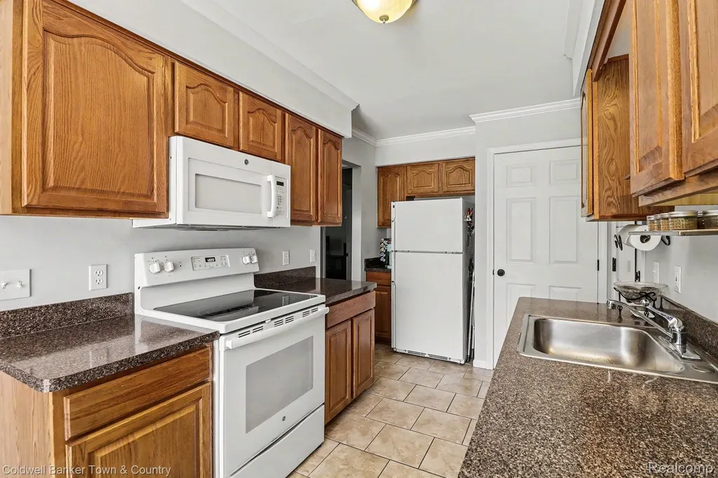 47083 Auburn Court Shelby Charter Township MI 48317