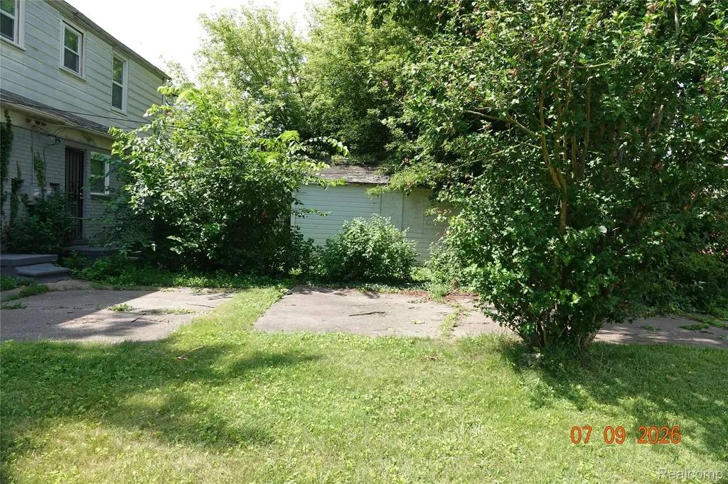 18651 & 18653 Kelly Road Detroit City MI 48224
