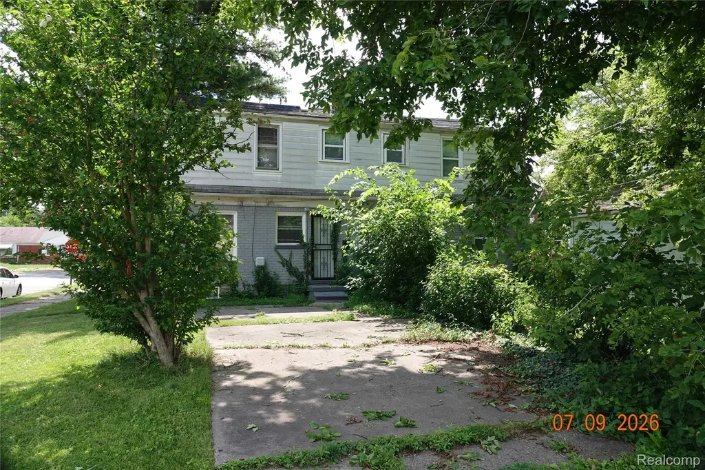 18651 & 18653 Kelly Road Detroit City MI 48224