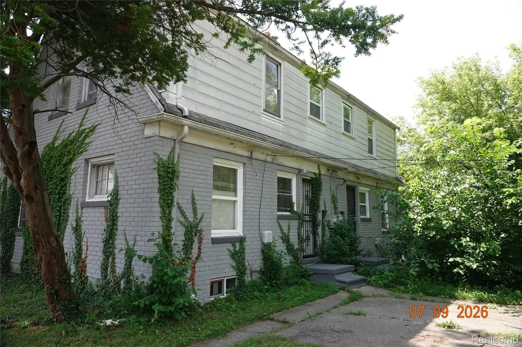 18651 & 18653 Kelly Road Detroit City MI 48224