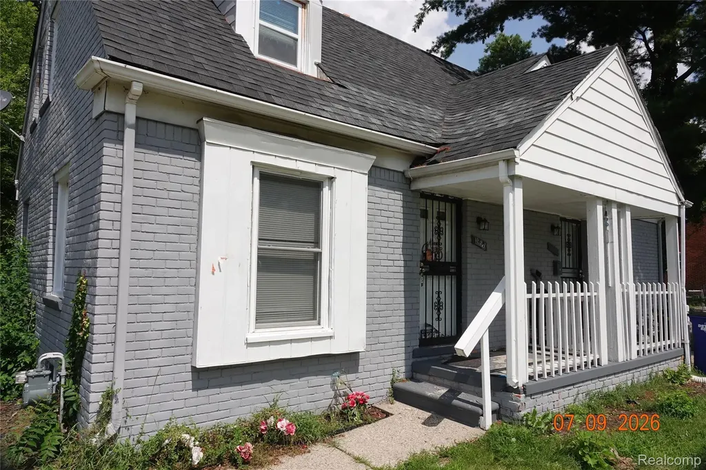 18651 & 18653 Kelly Road Detroit City MI 48224