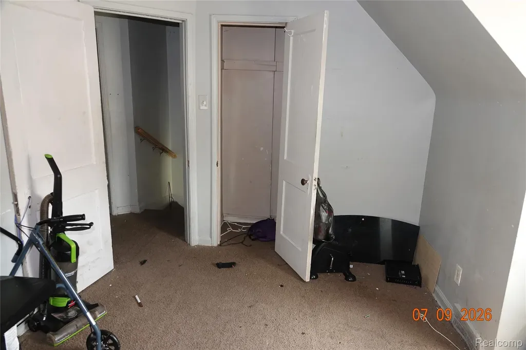 18651 & 18653 Kelly Road Detroit City MI 48224