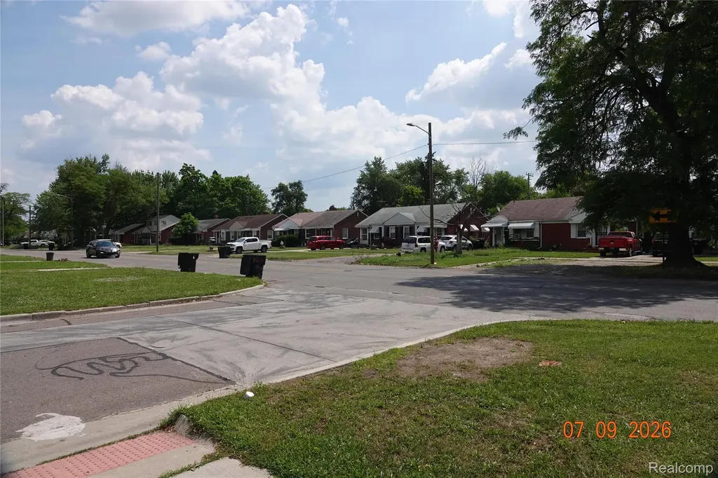 18651 & 18653 Kelly Road Detroit City MI 48224