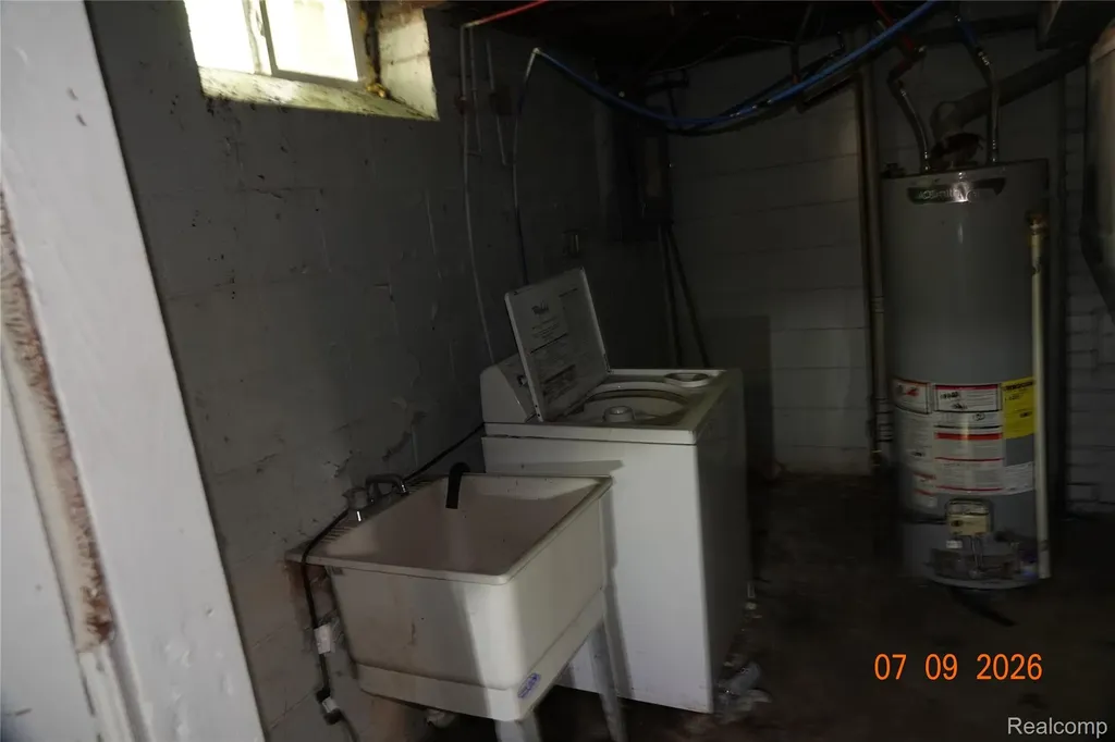 18651 & 18653 Kelly Road Detroit City MI 48224