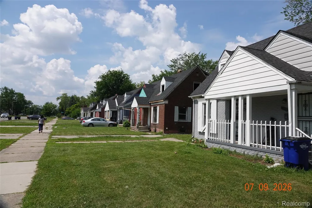 18651 & 18653 Kelly Road Detroit City MI 48224