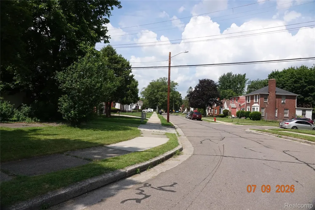 18651 & 18653 Kelly Road Detroit City MI 48224