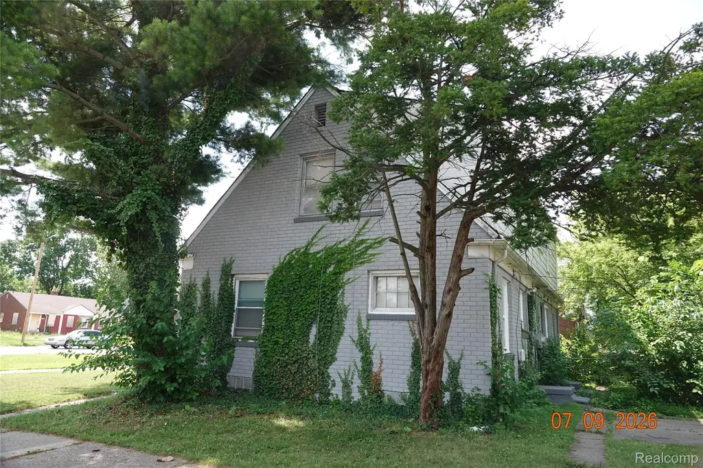 18651 & 18653 Kelly Road Detroit City MI 48224