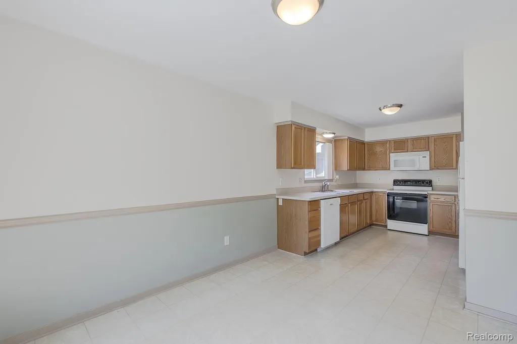 312 Reid Road Highland Charter Township MI 48357