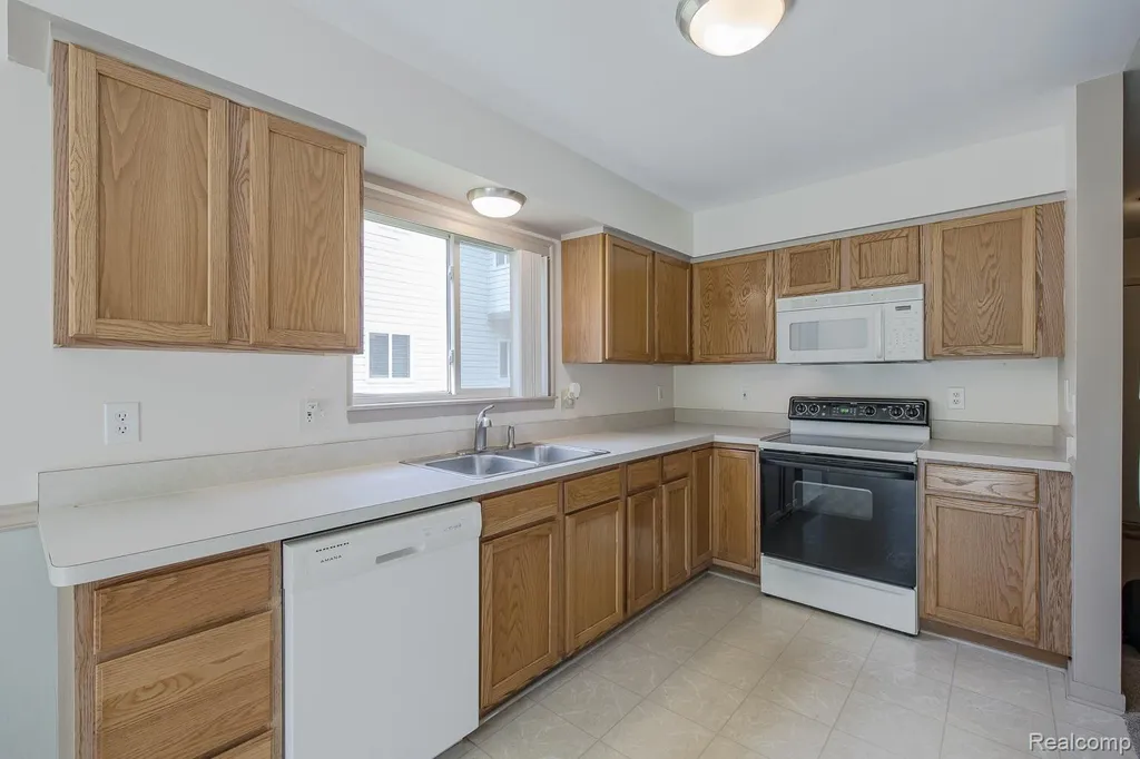 312 Reid Road Highland Charter Township MI 48357