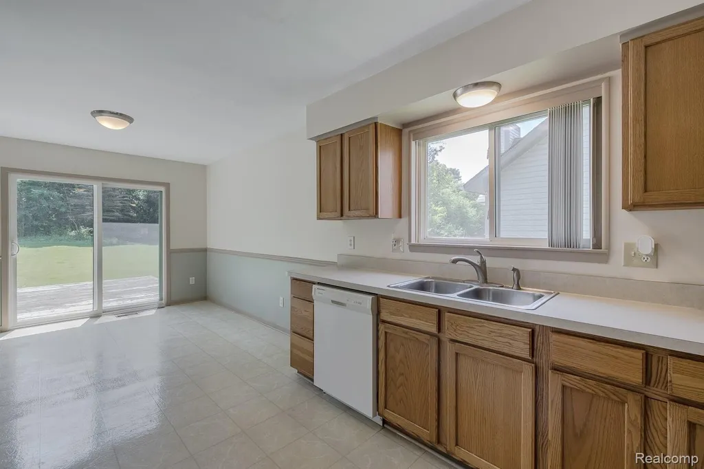 312 Reid Road Highland Charter Township MI 48357
