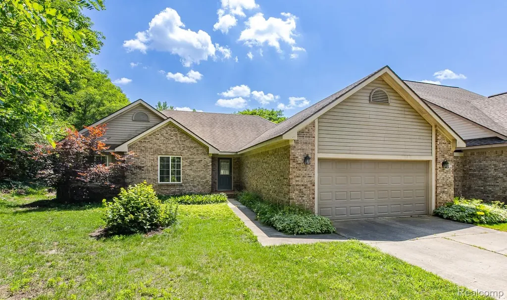 312 Reid Road Highland Charter Township MI 48357