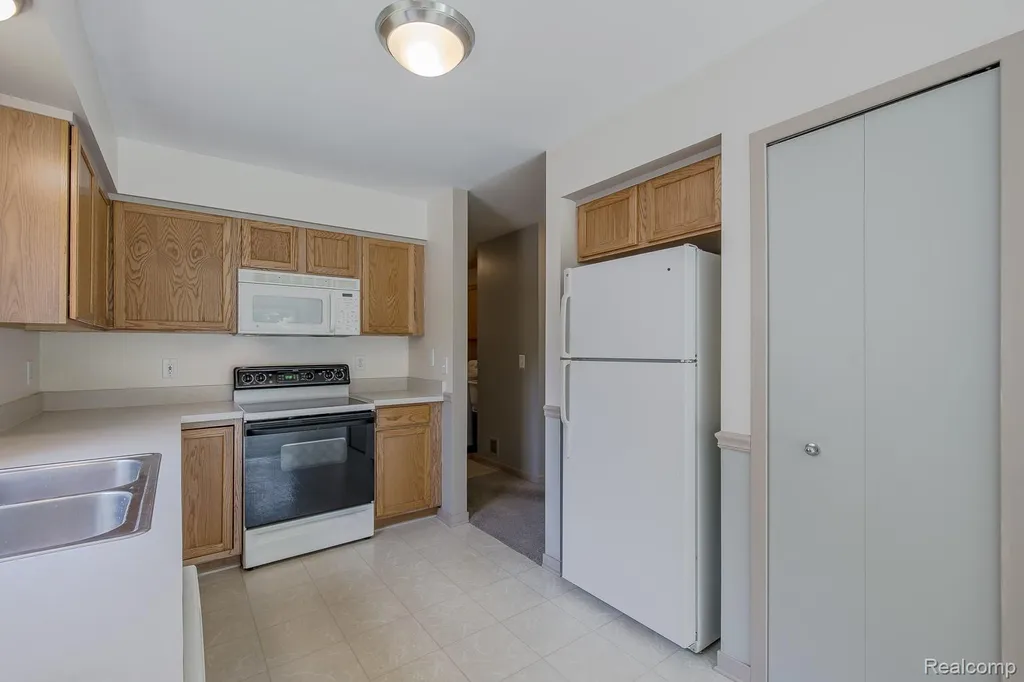 312 Reid Road Highland Charter Township MI 48357