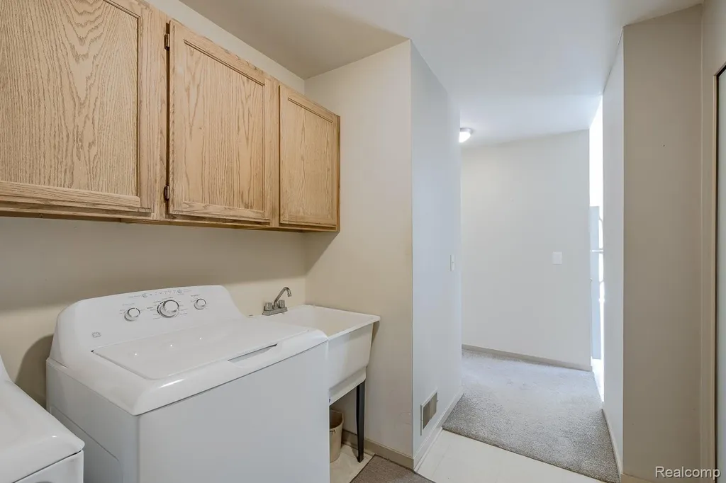 312 Reid Road Highland Charter Township MI 48357