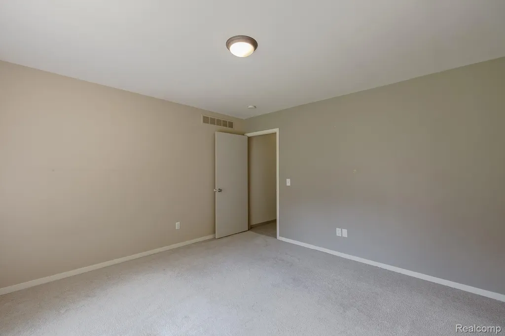 312 Reid Road Highland Charter Township MI 48357