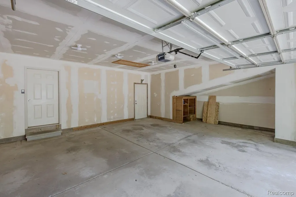 312 Reid Road Highland Charter Township MI 48357