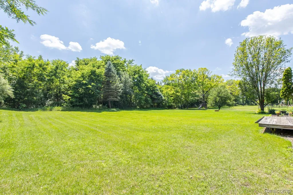 312 Reid Road Highland Charter Township MI 48357