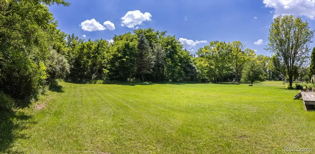 312 Reid Road Highland Charter Township MI 48357