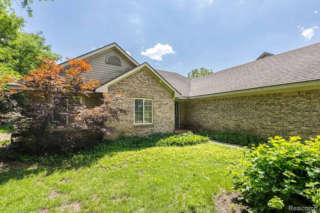 312 Reid Road Highland Charter Township MI 48357