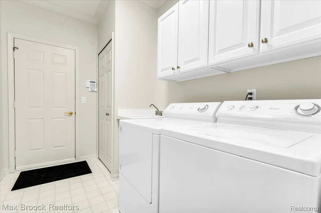 7330 Crackling Creek Circle West Bloomfield Charter Township MI 48322