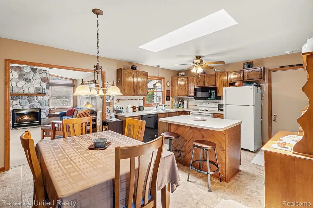 136 Endicott Drive Oceola Township MI 48843