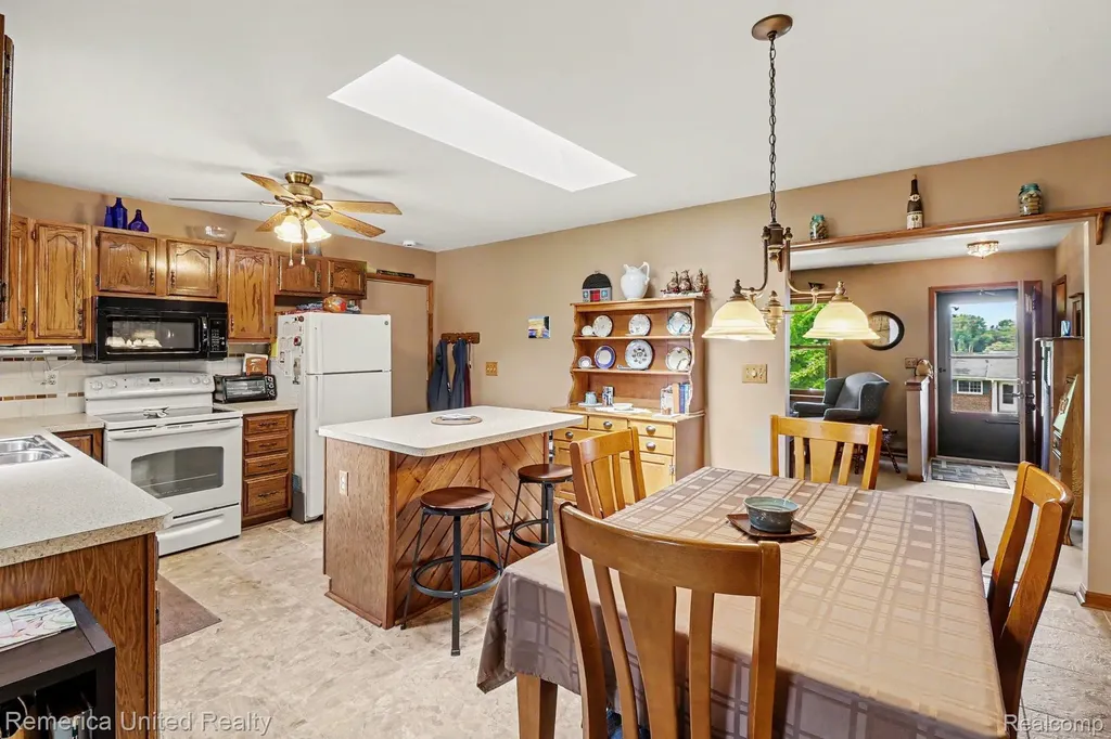 136 Endicott Drive Oceola Township MI 48843