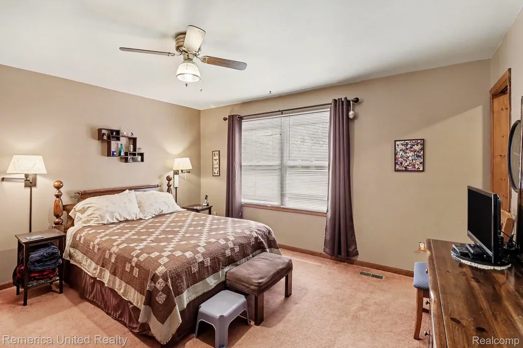 136 Endicott Drive Oceola Township MI 48843