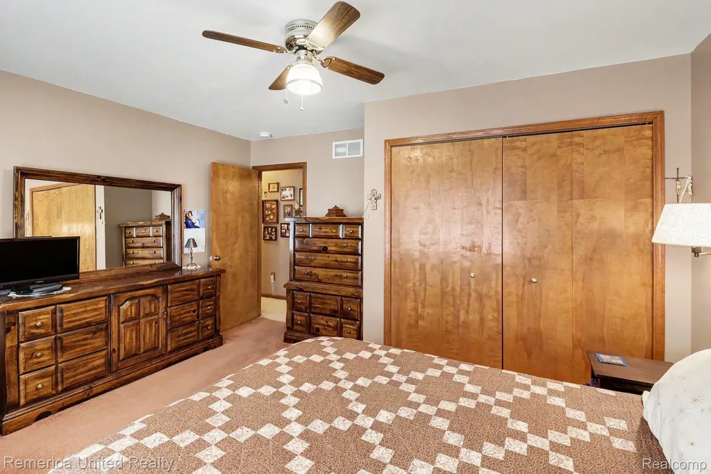 136 Endicott Drive Oceola Township MI 48843