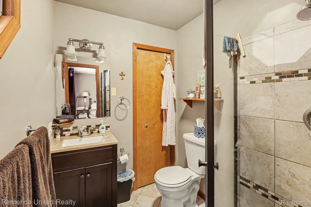 136 Endicott Drive Oceola Township MI 48843