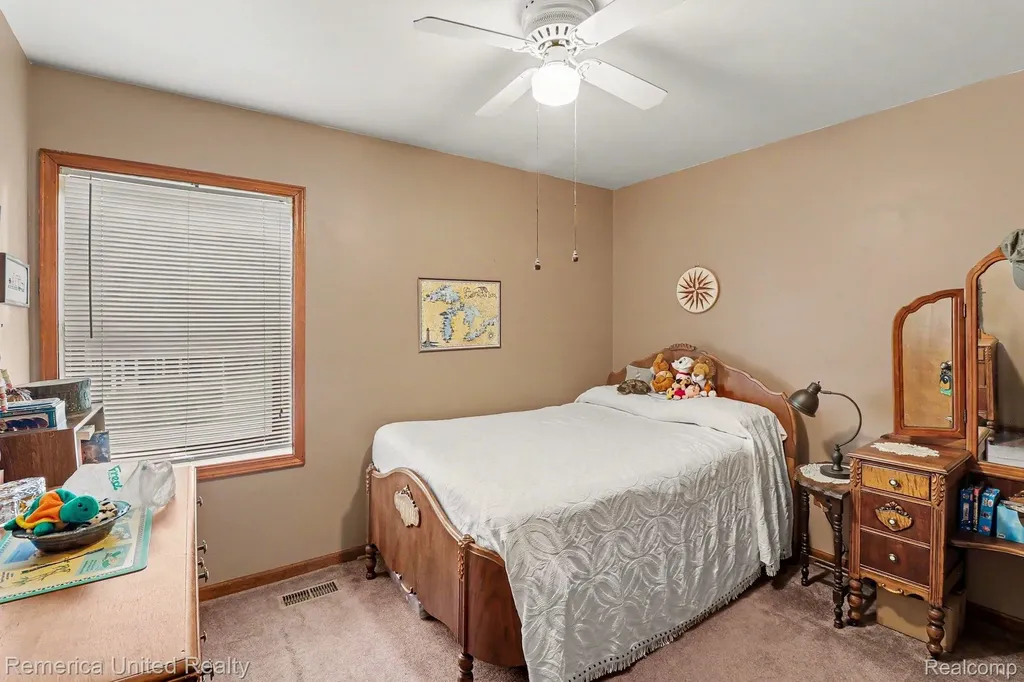 136 Endicott Drive Oceola Township MI 48843