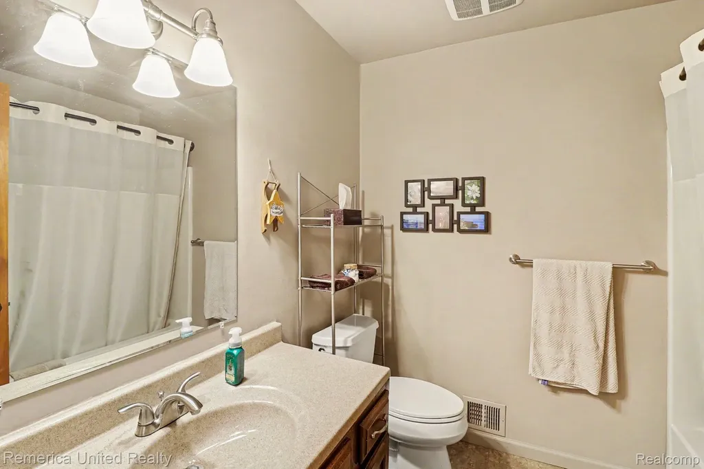 136 Endicott Drive Oceola Township MI 48843