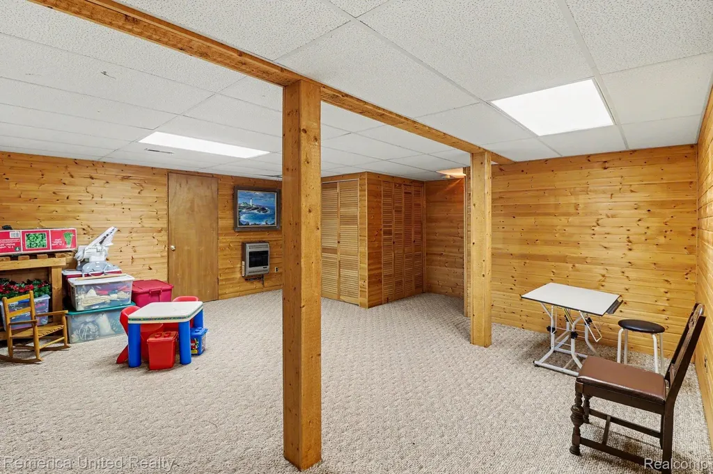 136 Endicott Drive Oceola Township MI 48843
